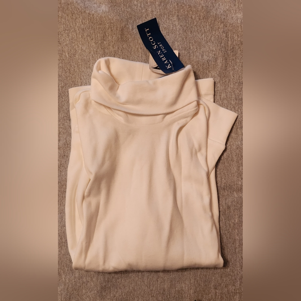 brand new ladies Karen Scott Sport size medium turtleneck top